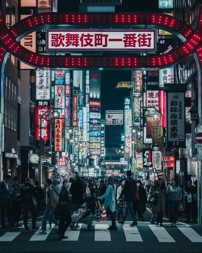 Cinematic Street Photography in Tokyo by Jack Rangooni