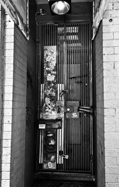 Lockdown #white #b&w #graffiti #san #black #digital #photography #and #francisco #mission