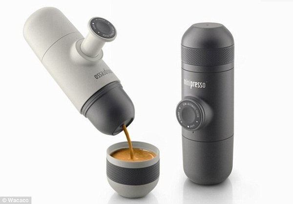 Minipresso is a handy, convenient, and functional espresso machine that only utilizes the power of your hand to create a great cup of coffee #machine #modern #design #espresso #convenient #product #industrial #handy #functional