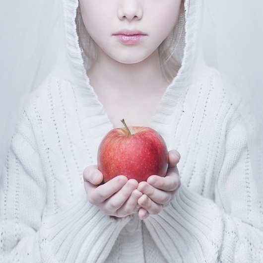 Snow White, photography by Magdalena Berny #children #white