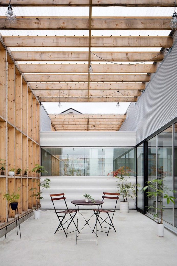 Garage-Terrace House in Kyoto by Yoshiaki Yamashita