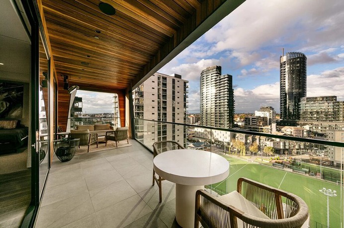 Claremont Street Penthouse by Finnis Architects