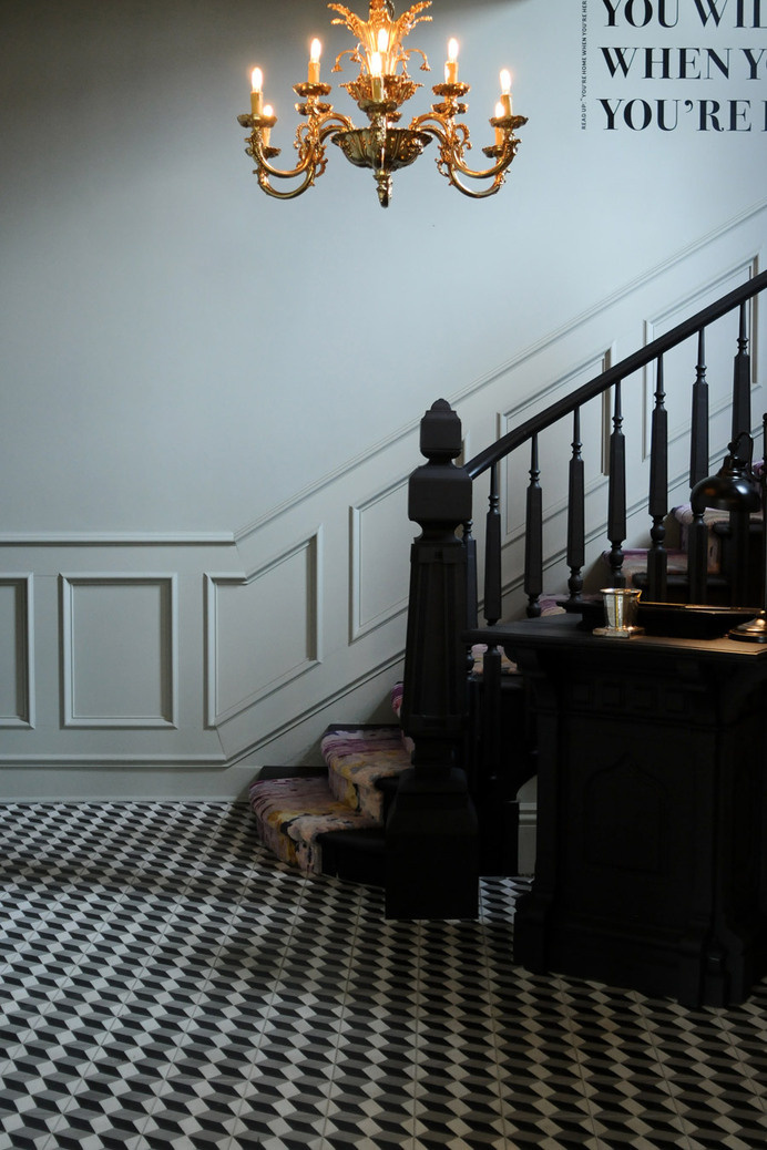 featured-image #interior #lobby #design #hinkleys #gray #tile