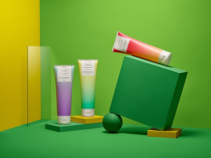 Ahlens Aroma Packaging - Mindsparkle Mag This beautiful project of retouching and photography was achieved by Love Lannér & Retuscheriet AB for Ahlens Aroma, using strong and vibrant colors and achieving a powerful look and feel for the brand. #logo #packaging #identity #branding #design #color #photography #graphic #design #gallery #blog #project #mindsparkle #mag #beautiful #portfolio #designer