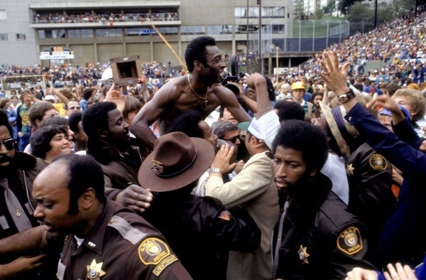 Pele is swarmed by fans after the Cosmos 1977 Soccer Bowl victory over the SeattleÂ SoundersÂ in Portland. #pele
