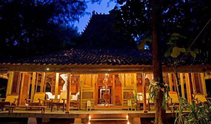 4 Bedroom Ocean Front Private Island Villa in Bali