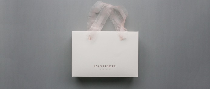 L'Antidote jewelry branding - Mindsparkle Mag Mikina Dimunova created a sleek and elegant branding for "L'ANTIDOTE JEWELLERY" based in Prague. #packaging #identity #branding #design #color #photography #graphic #design #gallery #blog #project #mindsparkle #mag #beautiful #portfolio #designer