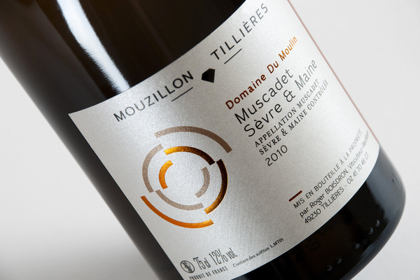 Domaine du Moulin | tabaramounien, atelier de design graphique depuis 2007 #label #wine #tabaramounien #minimal #typography
