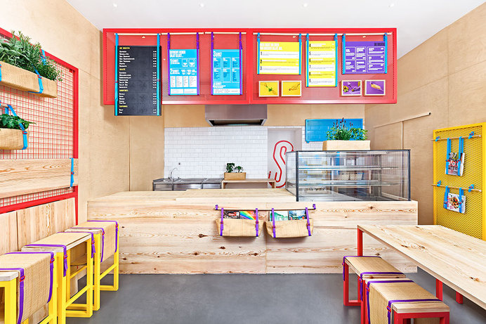 Mediterranean color and freshness in Bonn Kessalao by Masquespacio - www.homeworlddesign.com (2) #interior #design #restaurant