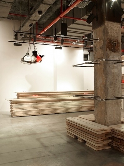 REV Architecture : Boutique Levi's - MUUUZ - Architecture & Design #interior #concrete #design #deco #decoration