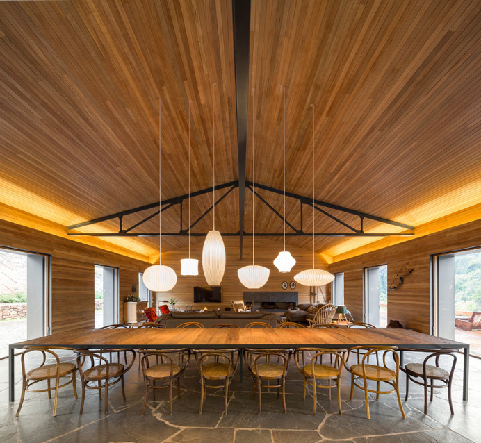 Metallic structure house