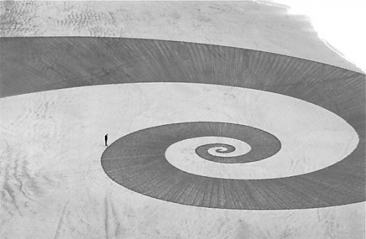 Jim Denevan etches impermanent geometric drawings into California beaches | Colossal #beach #spiral #sand #earthwork