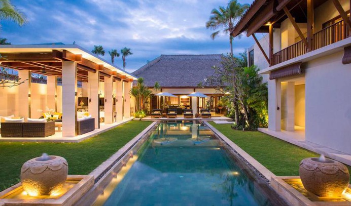 Villa 3320 is ideally situated for soaking up the mixed vibe of Seminyak, with a glamorous location right in the heart of Bali's Oberoi district, just 300m from the beach, and a stone's throw from fabulous restaurants, bars and clubs. Book Now.