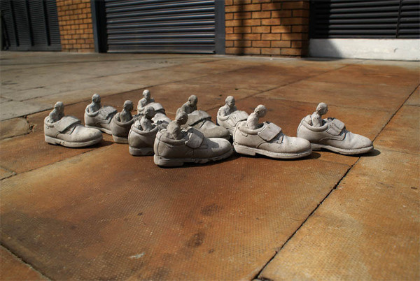 cement miniature sculptures artist isaac cordal 26 #photography #cement #sculpture #art
