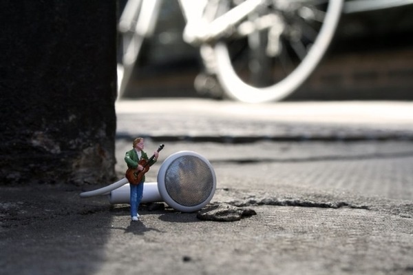 Slinkachu_little_people_street_art_3 #miniature #diorama #art