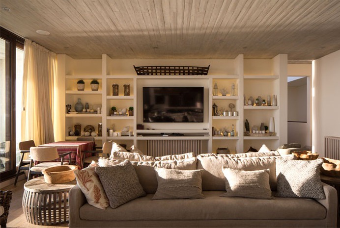 Exposed Concrete House in Chile - InteriorZine