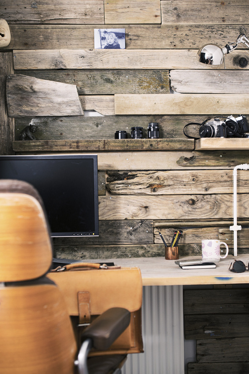 Awesome little workspace #computer #office #cameras #wood #workspace