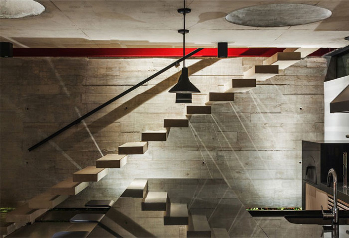 Residence made of concrete, glass, wood and steel