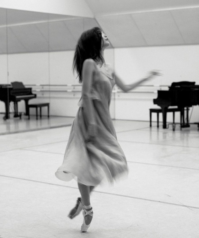 Breathtaking and Elegant Portraits of Ballet Dancers by Karolina Kuras