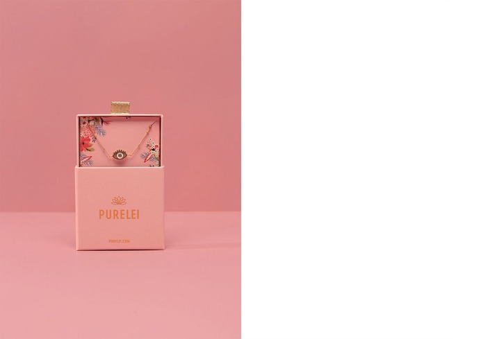 Purelei Identity - Mindsparkle Mag Purelei makes Hawaii-inspired jewelry made in Germany and wants to spread this tropical feeling to their customers all around the world. #logo #packaging #identity #branding #design #color #photography #graphic #design #gallery #blog #project #mindsparkle #mag #beautiful #portfolio #designer