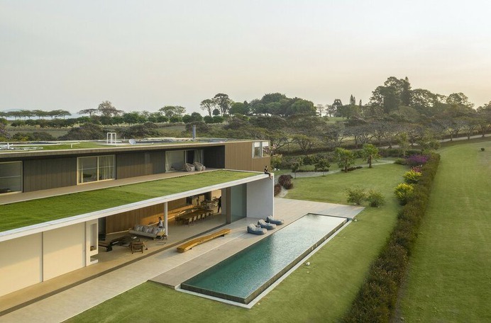 São Paulo Vacation Home / Studio Arthur Casas