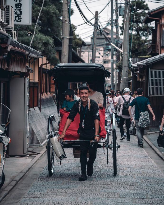 #streets_vision: Vibrant Street Photography by Jimmy Chan