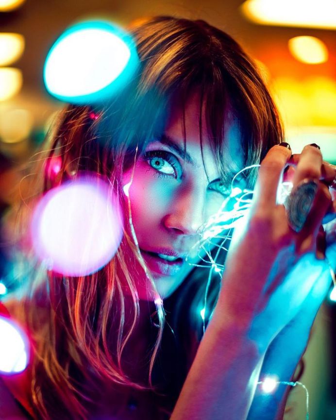 Awesome Moody Lifestyle Portrait Photography by Mark Singerman