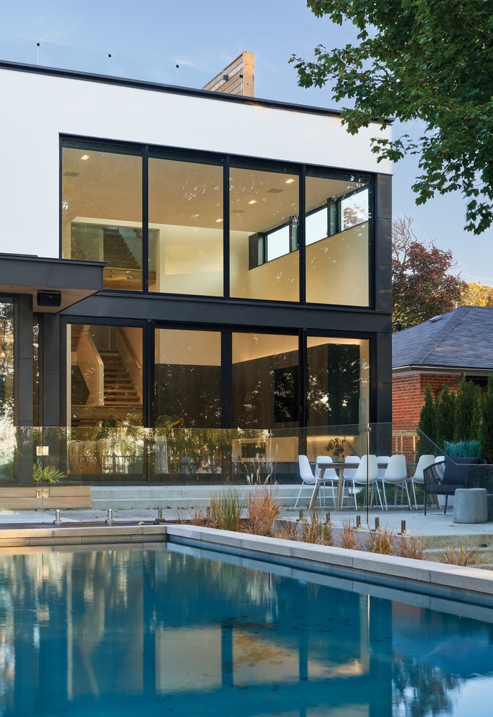 Fishleigh Drive Residence by Taylor Smyth Architects