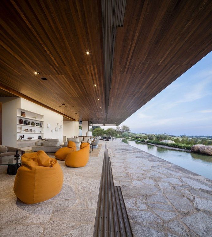 Modern Summerhouse Near Sao Paulo by Studio Arthur Casas 4