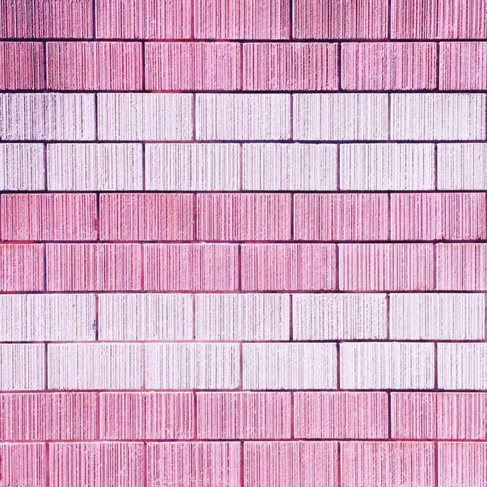 Minimalist and Colorful iPhone Street Photography by Luisa Berger
