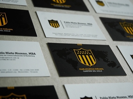 Branding Club Atlético Peñarol on the Behance Network #montevideo #uruguay #bicco #tarjeta #fabian #personal #pearol