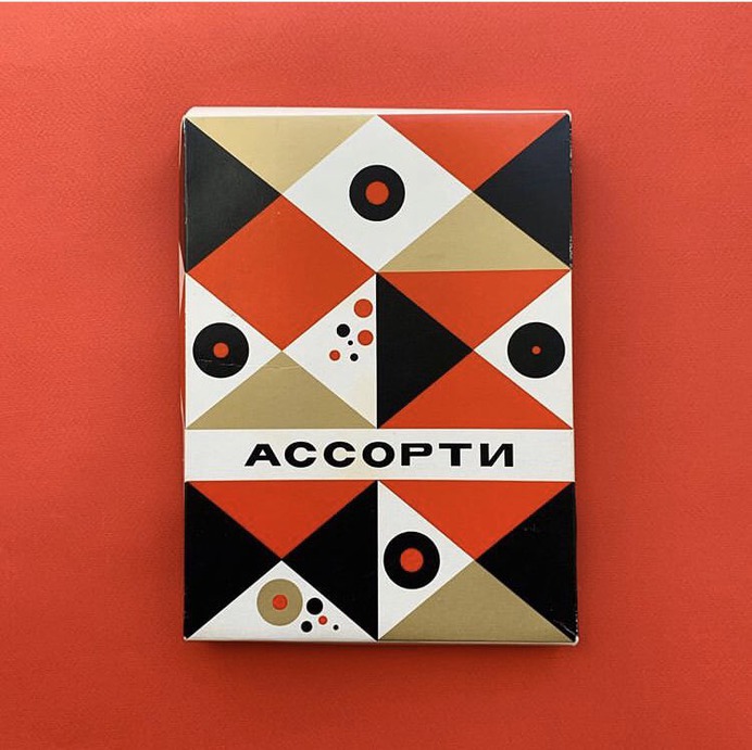 Конфеты «Ассорти», кондитерская фабрика «Свiточ». 1972 г. ⠀ ⠀ ⠀ "Assorted" chocolate sweets, "Svitoch" confectionery factory. 1972. ⠀ #nkpackaging #nk1970s #vintagepackaging #retropackaging #retrostyle #sovietpackaging #geometric #dailyinspiration #packagingdesign #sovietpackagingdesign #sovietgraphicdesign #visualgraphic #ussrdesign #sovietdesign #sovietheritage #sovietgraphicdesign