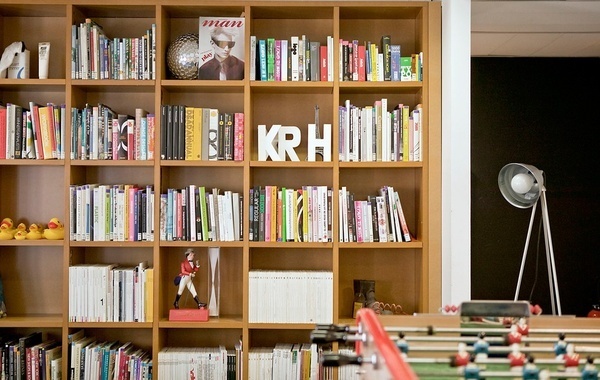 Studio Magazine: Landor Associates, Paris #office #bookshelf