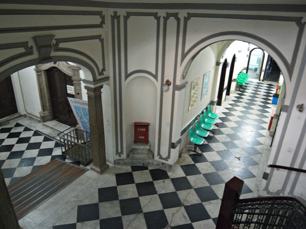 Google Image Result for http://www.shanghaidaily.com/file/album_image/2010/2010 07/2010 07 21/20100721_0043_01B.jpg #white #black #blocked #mint #hall