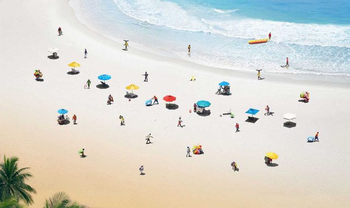 Walkers: Felipe Bedoya Documents Colombia’s Beach Vendors