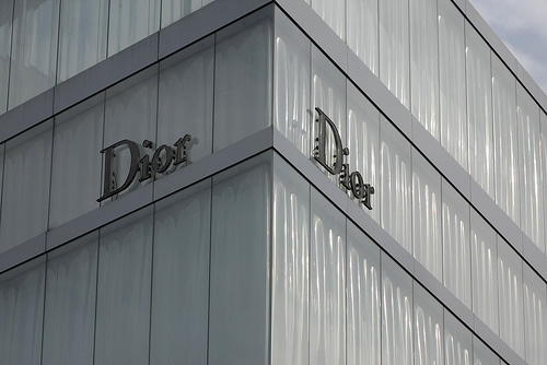 Image Spark dmciv #sanaa #glass #towers #tokyo #architecture #japan #facades