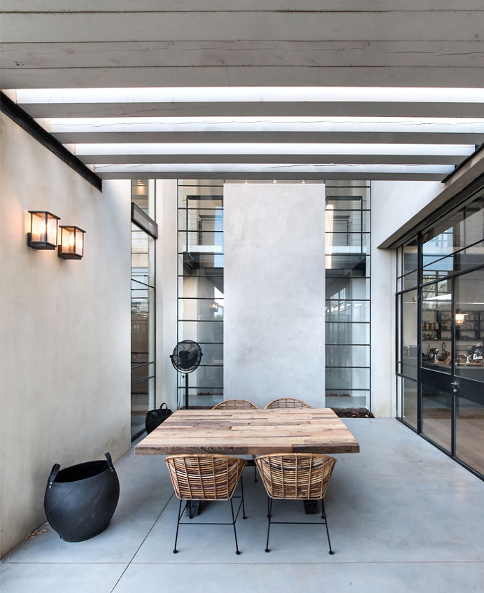 L-Shaped House by Neuman Hayner - #architecture, #house, #home, #decor, #interior, #homedecor,