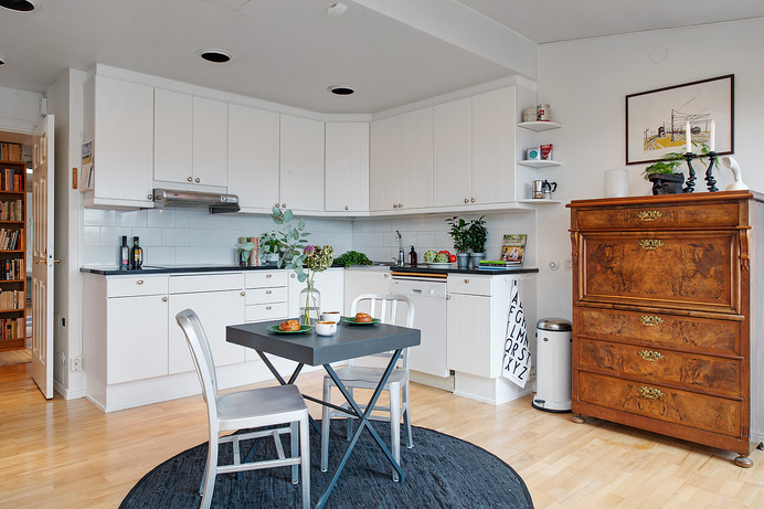 Attic apartment from Gothenburg, Sweden interior light, freshness and a wonderful view - www.homeworlddesign. com (14) #apartments #design #interiors #home
