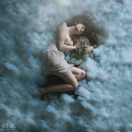 01_model_fairy_conceptual_fine art_cotton_cloud_creative_portrait_photography_photographer_nikon_d800_dreamy_babys_breath_long hair_lace_vin #cloud #portrait #conceptual #girl