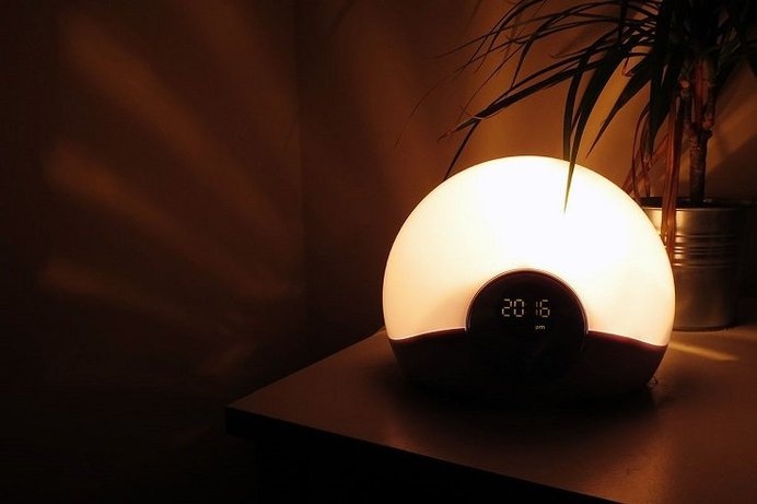 Be kind to your body's circadian rhythm with this dawn simulator that helps you rise with the sun and sleep with it too. #product #design #clock #industrial