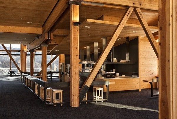 Café Knoll Ridge wooden bar #mountain #architecture #volcano #caf