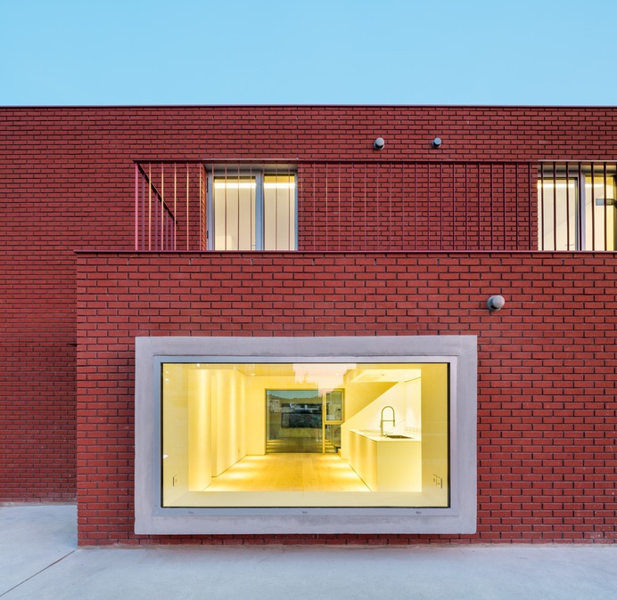 MOTTAGI 99 Building / AGIT STUDIO