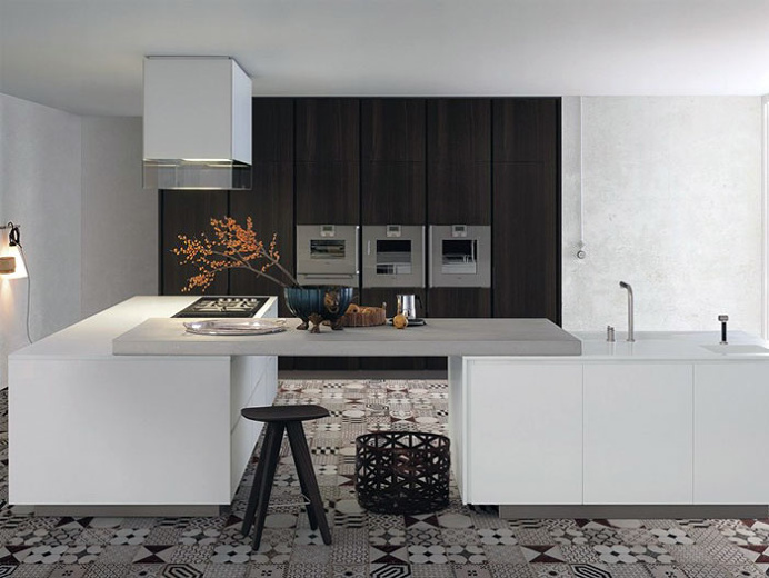 Lacquered Wooden Kitchen With Island by Paolo Piva