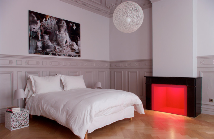 Bedroom, bed, lamp