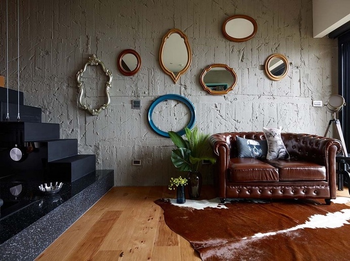 Eclectic House for Two Collectors of Toys / Taipei City