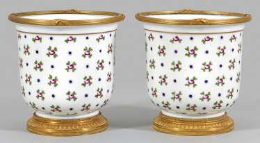 Pair Of Cachepots #Sets #Teasets #Porcelainsets #Antiqueplates #Plates #Wallplates #Figures #Porcelainfigurines #porcelain
