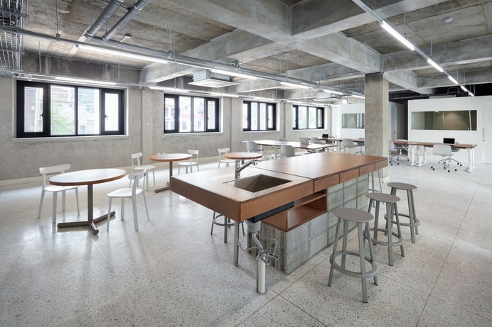 Blue Bottle Coffee Seongsu Cafe by Schemata Architects