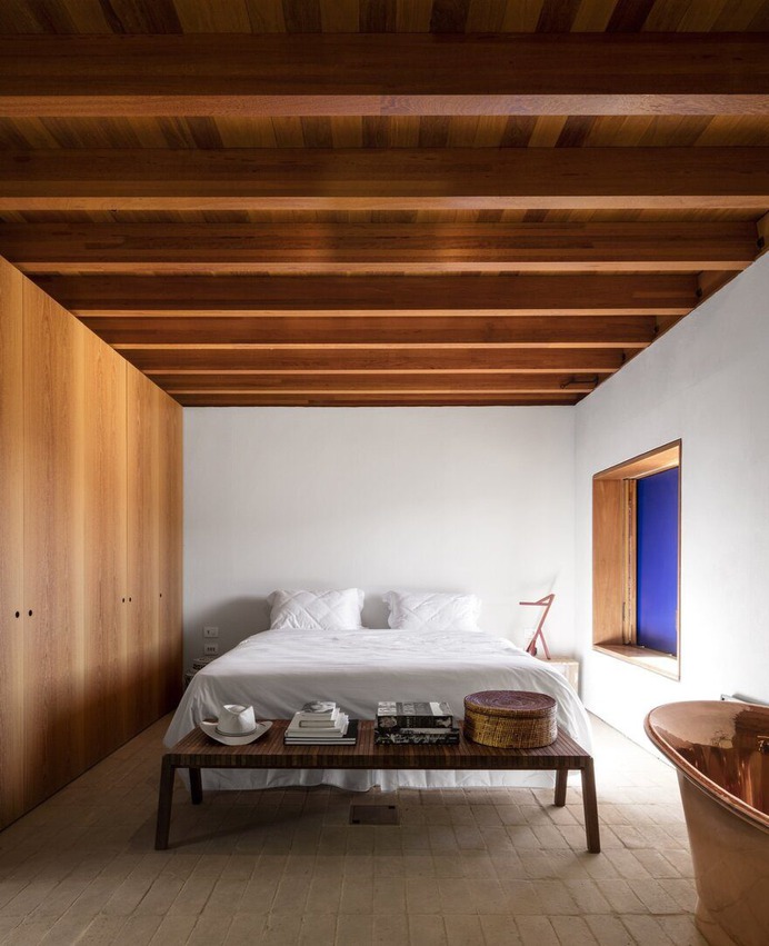 Prefab Off-Grid House Located at an Altitude of 1,500 Meters
