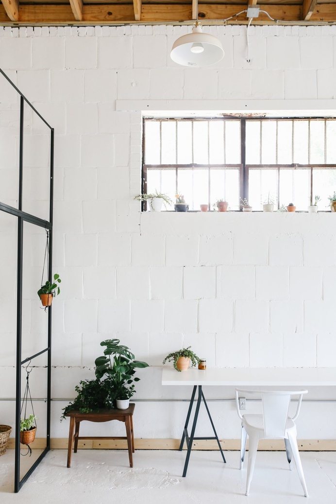 #Workspace with white #blockwall. #EarthenStudio. Photo by #LeanTimms. #studio #scandinavian #whitefloor #windowsill