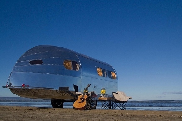 Proclaimed to be the "world's first luxury trailer," the Bowlus Road Chief is a high-tech reincarnation of William Hawley Bowlus' ic #form #camper #hawley #design #camping #trailer #bowlus